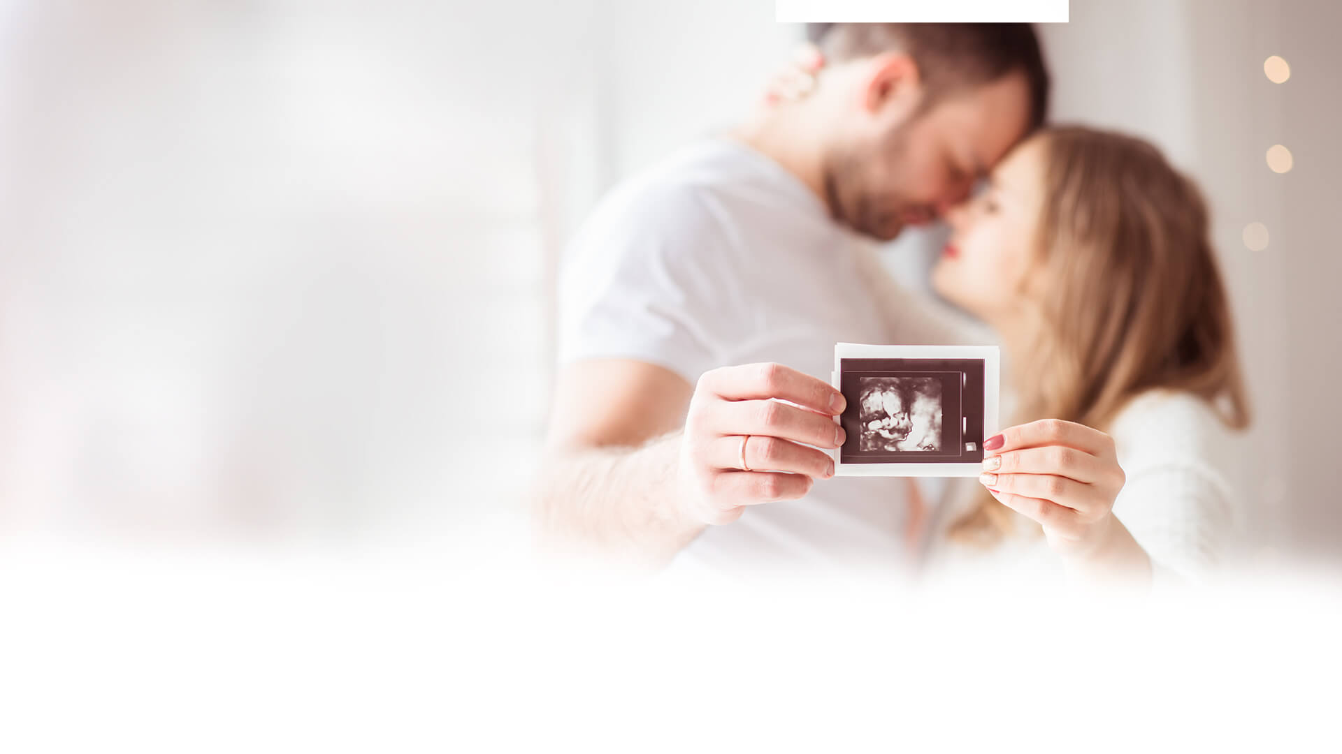 Rodiče s fotkou ultrazvuku